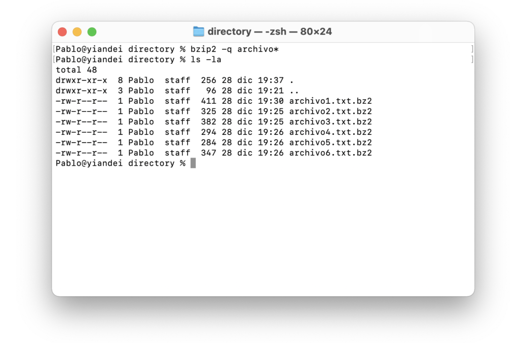 Pantalla de comando bzip2 para comprimir archivos bz2 en terminal de Mac
