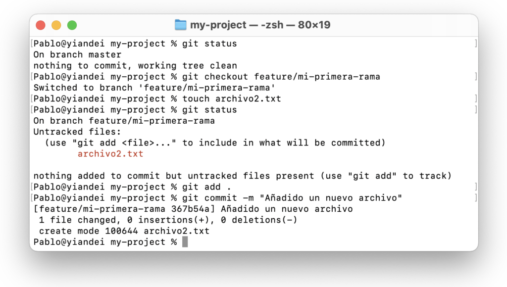 Pantalla de terminal de mac con comando para crear un nuevo archivo y añadirlo a la primera rama