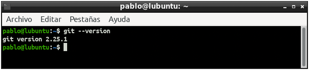 Pantalla de terminal de Linux para verificar la versión de Git instalada